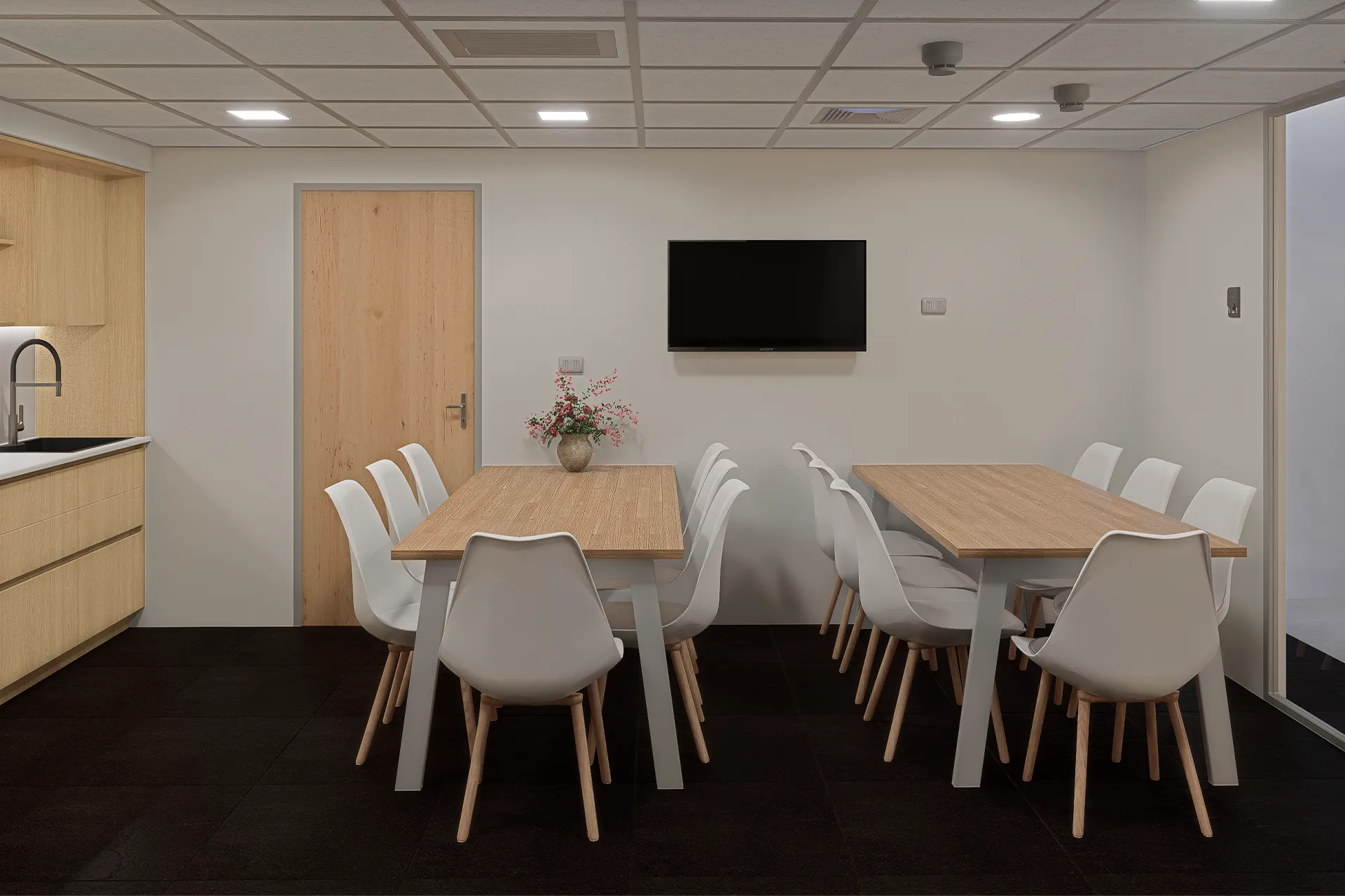 Mesas de comedor con televisor y luz natural, Comedor Consorcio